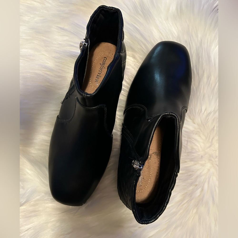 Comfortview Ceil Quilted Ankle Booties - Picture 8 of 16
